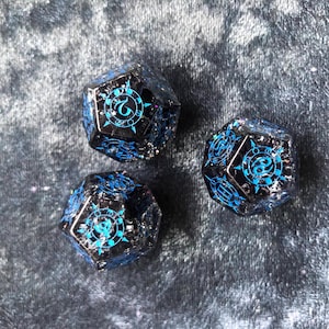 Engraved Blue Lightning Astrology Dice Set: Handcrafted Divination Gemstones