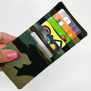 Camouflage creditcardhouder, creditcardhouder met 6 sleuven, portemonnee- of tasinzetstuk, klaar voor verzending, cadeaubonnen loyaliteitsverzekering, camouflageprint