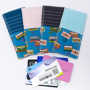 Retro-Kassetten-Kreditkartenhalter, 6-Slot-Kreditkarteneinsatz, Brieftaschen-Geldbeutel-Armband, Kreditkartenaufbewahrung, Loyalitätsgeschenk-Versicherungskarten