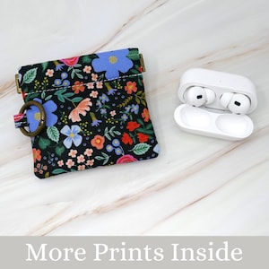 Estojo de tecido para AirPods Pro, pequeno, flexível, para fones de ouvido, multiuso, com fecho de pressão, estampa floral, ideal para presentear com eletrônicos. Design horizontal, Rifle Paper Co.