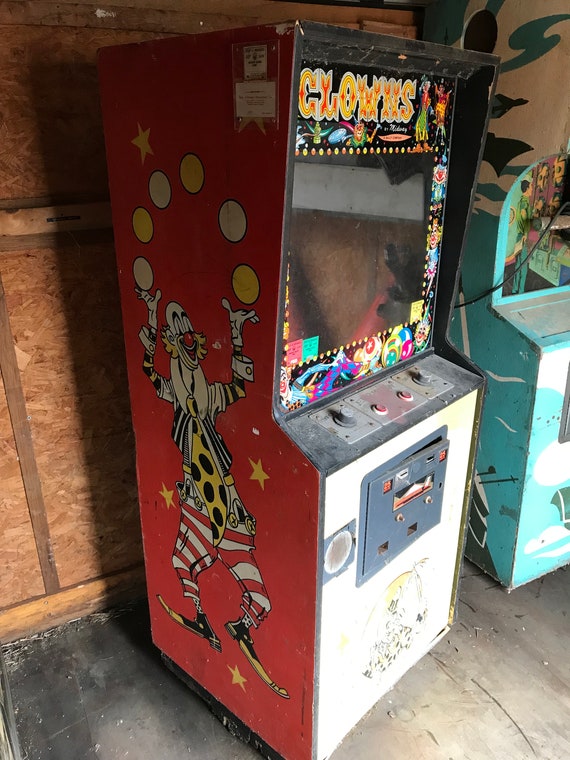 ドローイング『Classic Arcades』 1:6 Scale Sega Outrun Arcade Playable Model. Scaled to