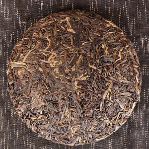 Gealterter roher Pu-erh (~20 Jahre) | Wawi Dorf, Thailand | Alte Laube