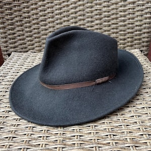 Vintage Borsalino Fedora-Hut aus grauem Pelzfilz mit breiter Krempe (ca. 54,5 cm), hergestellt in Italien