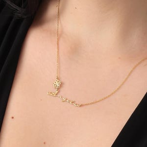 Collier prénom fleur de naissance Collier prénom personnalisé avec fleur prénom fleur du mois de naissance Collier prénom fleur pour maman, cadeau délicat pour la fête des Mères