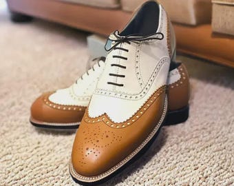 Zapatos Oxford Brogue de piel bicolor hechos a mano: estilo formal para hombre