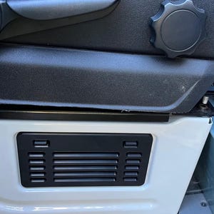 Mercedes Benz Sprinter 2019 – 2025 3gen 907 / 910 model Front Stand Vent Seat Grill