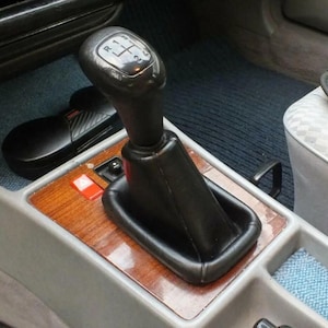 Mercedes Benz W201 190E Modification Automatic trim model to Manual gearbox conversion shifter boot frame adapter