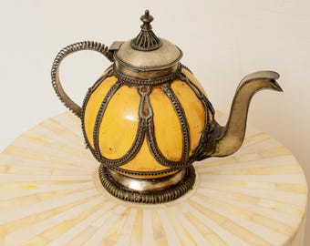 Antieke Marokkaanse koperen theepot met natuurlijke kalebas Islamitisch Moors decor