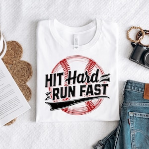 Hit Hard Run Fast Turn Left Shirt | T-shirt honkbal | Baseball Mom | Softbalmoeder | Grappig honkbalcitaat | Baseball Lover T-shirt | Grappig T-shirt
