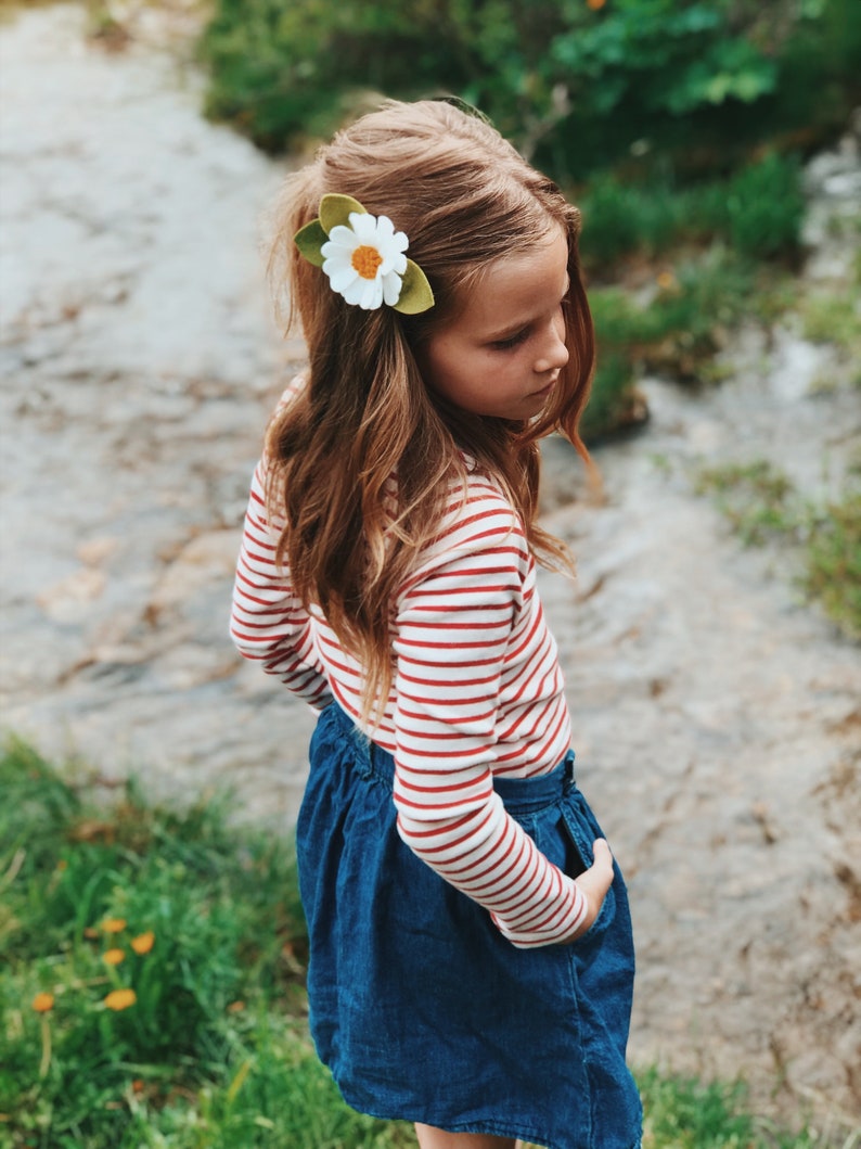 Felt Flower Headband or Alligator Clip // Daisy flower, Giddyupandgrow image 1