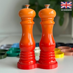 Soporte para molinillos de sal y pimienta de Le Creuset y otras marcas.