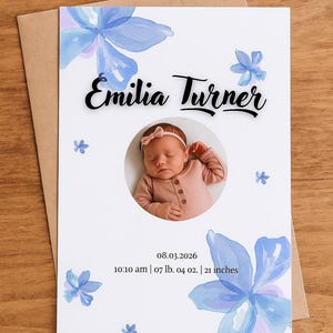 Anúncio de Nascimento Floral Azul Editável | Modelo de Cartão Digital para Bebê, Simples ou Dobrado | Design para Recém-Nascido para Imprimir no Canva