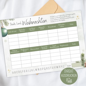 Könnte beinhalten: Ein ausdruckbares Weihnachtsspielblatt mit grünem und weißem Design. Das Blatt enthält Kategorien wie "Stadt, Land, Weihnachtsdekoration" und fordert die Spieler auf, Wörter einzutragen. Der Text "Direkt ausdrucken" ist ebenfalls sichtbar.
