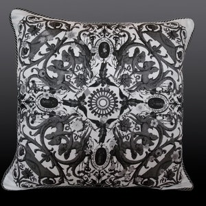 Angela Pillow - Black/White