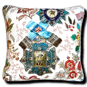 Cocarde Pillow - Multi/ White