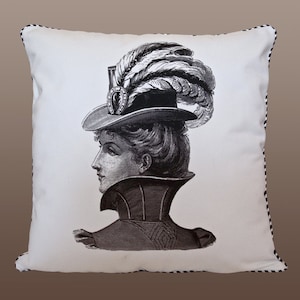 Pomp Pillow - Black/White