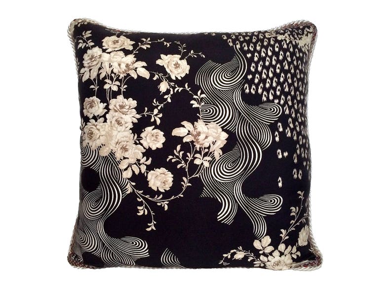 Japonerie Scarf Pillow Black/Ivory/Beige image 1