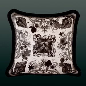 Grace Pillow - Black/White