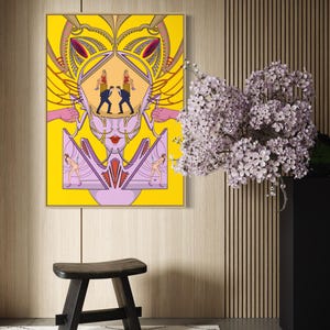Può includere: Un dipinto astratto colorato con uno sfondo giallo e una figura centrale viola e rosa. Il dipinto presenta un design geometrico con più livelli e una composizione simmetrica.