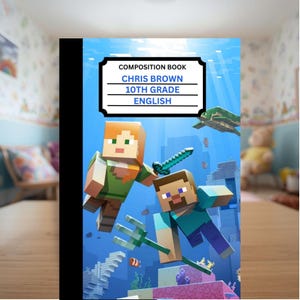 Puede incluir: Cuaderno de composición con diseño de Minecraft. La portada muestra personajes pixelados en una escena submarina, con el texto "CHRIS BROWN 10TH GRADE ENGLISH". El cuaderno tiene lomo negro.