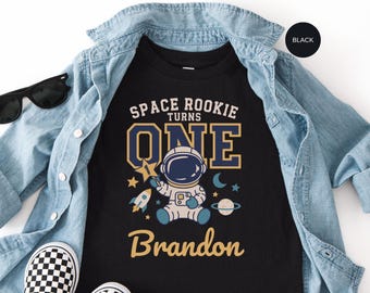 Camiseta personalizada de primer cumpleaños con temática espacial para niño pequeño, camiseta de astronauta para niño de 1er cumpleaños, regalo de primer conjunto con nombre personalizado
