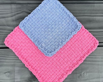 Cotton loop potholder gift set, bright pink and lavender with wooden loop hangers, 20 x 20 cm and 14 x 14cm