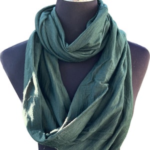 Merino wool infinity scarf - dark green