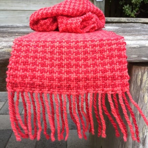 Handwoven wool scarf in red and pink houndstooth check image 7