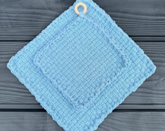 Cotton loop potholder gift set, light blue with wooden loop hangers, 20 x 20 cm and 14 x 14cm