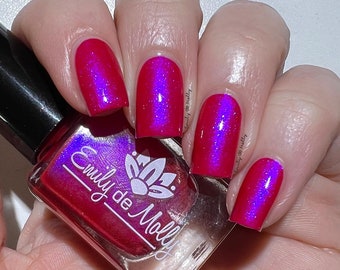 Nail polish - Volume Up - A pink nail polish with a blue / purple aurora shimmer.