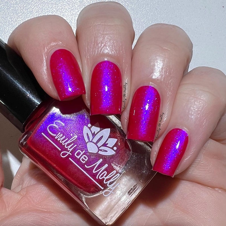 Nail polish Volume Up A pink nail polish with a blue / purple aurora shimmer. image 1