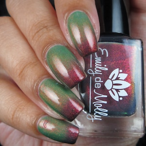 Thermal nail polish - Never Found It - A green to dark purple thermo heat reactive nail polish with a shimmer.