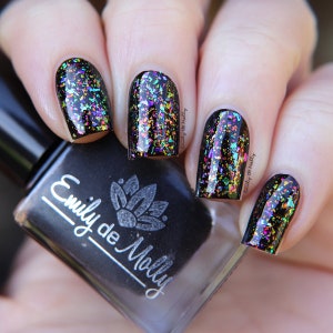 Iridescent nail polish Cohesion A flakie nail polish with iridescent color shifting flakes. image 4