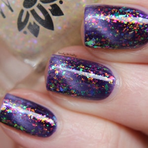 Iridescent nail polish Cohesion A flakie nail polish with iridescent color shifting flakes. image 6