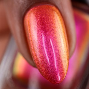 Multichrome nail polish - When The Sun Leaves - A nail polish that shifts through shades of pinks and oranges.