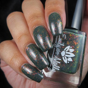 Nail polish The Dragon King A dark khaki nail polish filled with pink / orange / green iridescent flakes. image 3