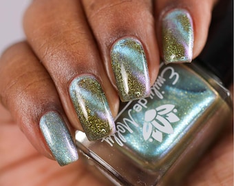 Nail polish - No Place To Hide -  A khaki nail polish with a gold shimmer and light blue magnetic effect.