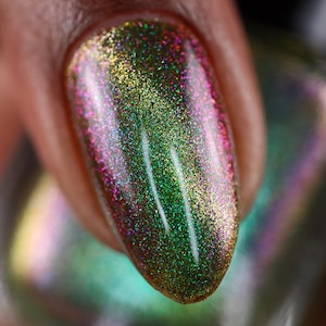 Nail Polish - After The Fall - A multichrome nail polish with a pale gold / champagne magnetic effect.