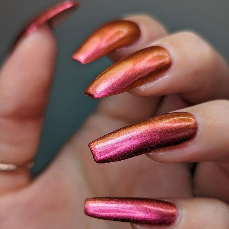 Multichrome nail polish When The Sun Leaves A nail polish that shifts through shades of pinks and oranges. image 10