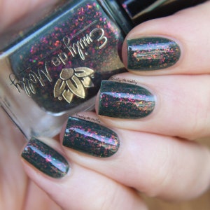 Nail polish The Dragon King A dark khaki nail polish filled with pink / orange / green iridescent flakes. image 5