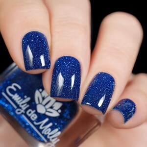 Reflective glitter nail polish - See Through You - A deep blue nail polish with reflective glitters. imagem 2