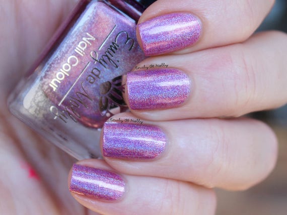 What color nail polish goes with a very very light blue dress best? - Quora