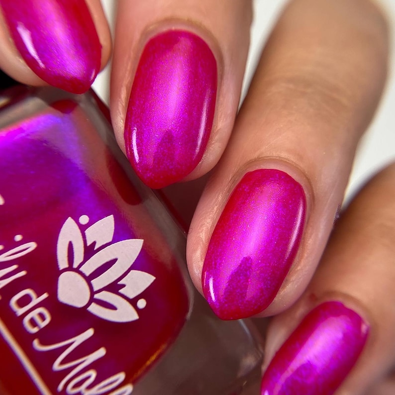 Nail polish Volume Up A pink nail polish with a blue / purple aurora shimmer. image 7
