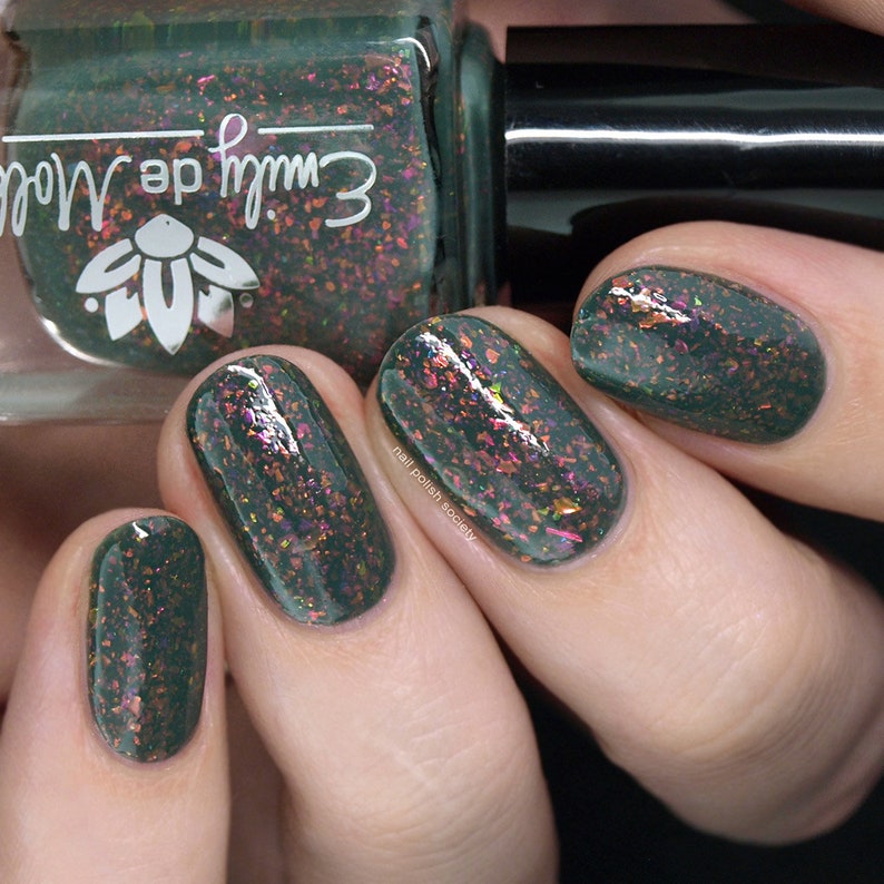 Nail polish The Dragon King A dark khaki nail polish filled with pink / orange / green iridescent flakes. image 10