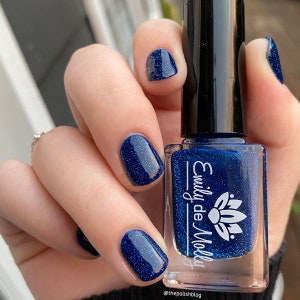 Reflective glitter nail polish - See Through You - A deep blue nail polish with reflective glitters. imagem 4