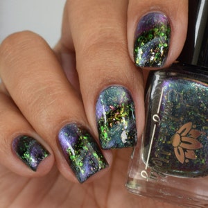 Magnetic nail polish - It Must Have Been - A black nail polish with a green / blue / purple magnetic effect and iridescent flakes.