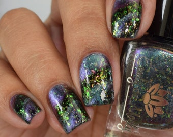 Magnetic nail polish - It Must Have Been - A black nail polish with a green / blue / purple magnetic effect and iridescent flakes.