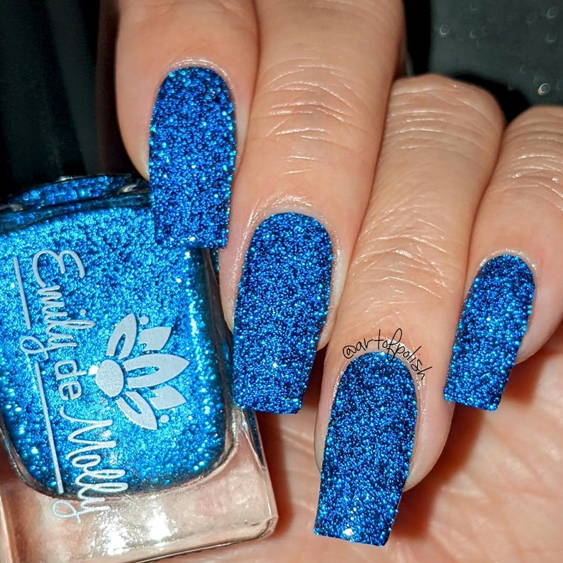 Reflective glitter nail polish - See Through You - A deep blue nail polish with reflective glitters. imagem 5