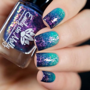 Nail polish - "A Spot In The Woods" A green ( hot ) to dark blurple ( cold ) tri thermal with iridescent flakes