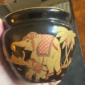 Vintage Hand Painted Elephant Pot – Black & Gold Decorative Planter (Giftable)